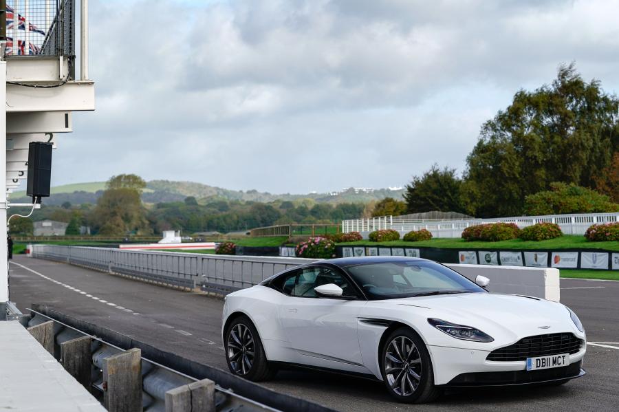  Aston Martin DB11 V8 2017 года  (UK) (фото 14 из 40)